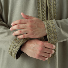 ثوب صوف. زيتوني فاتح